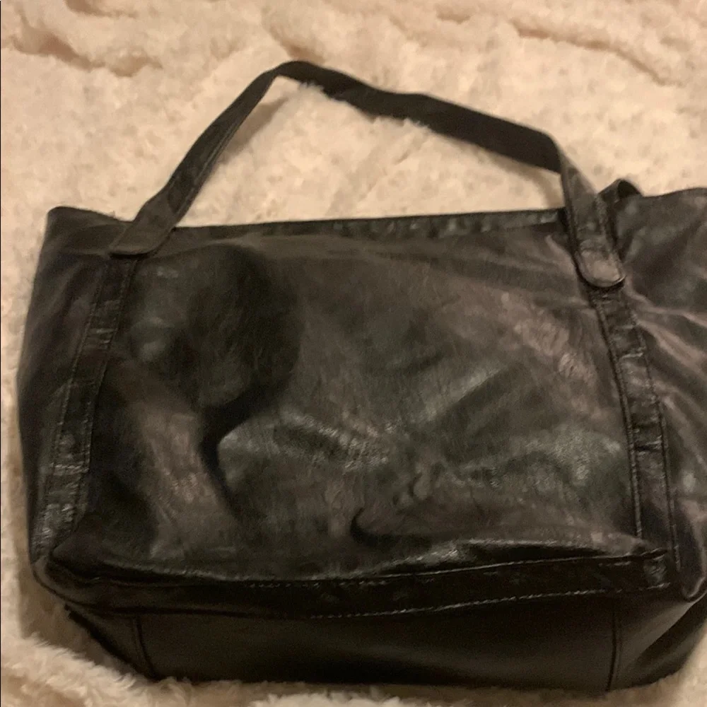 Elegant Black Woven Handbag - Picture 4 of 5